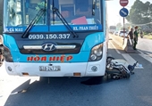 Xe khách nhà xe Hòa Hiệp tông chết nữ công nhân khi qua thị trấn Dầu Giây