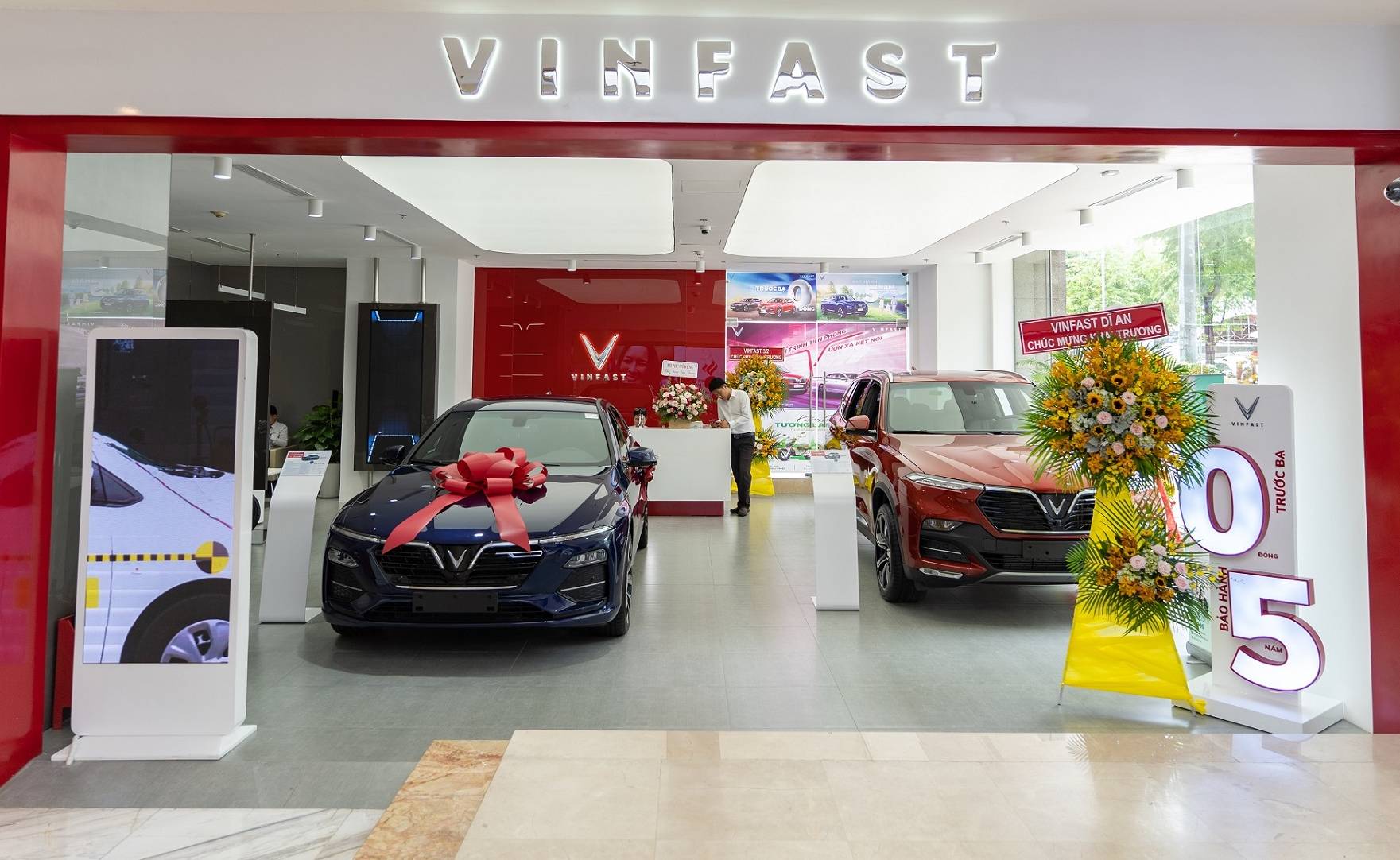 Vinfast đồng loạt khai trương 27 Showroom mới trên toàn quốc