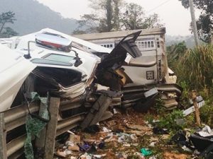 Xe khách lao vực sâu 4 người chết, 28 người bị thương