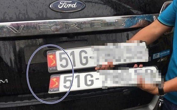 Xử lý xe ô tô dán bản đồ Việt Nam thiếu 2 quần đảo Hoàng Sa, Trường Sa