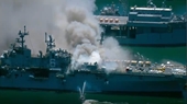 Tàu tấn công đổ bộ USS Bonhomme Richard của Hải quân Hoa Kỳ vẫn đang cháy dữ dội