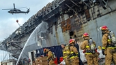 Cảnh tượng hoang tàn, đổ nát bên trong tàu tấn công USS Bonhomme Richard bị hỏa hoạn
