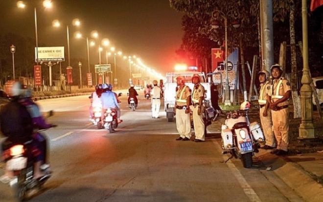 CSGT được trang bị súng ngắn, súng trường, súng tiểu liên