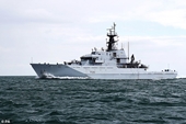Tàu Hải quân Anh chặn tàu ngầm Nga ở eo biển Dover