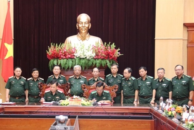 Biên phòng: Biên phòng là những chiến sĩ anh dũng, luôn sẵn sàng bảo vệ chủ quyền lãnh thổ Việt Nam. Từ tháng 1 năm 2024, lực lượng biên phòng sẽ được trang bị thêm công nghệ hiện đại để nâng cao khả năng giám sát biển, đảm bảo an toàn cho ngư dân và tránh việc xâm phạm lãnh thổ. Hãy cùng xem hình ảnh về lực lượng biên phòng và hiểu thêm về công việc của các chiến sĩ này.