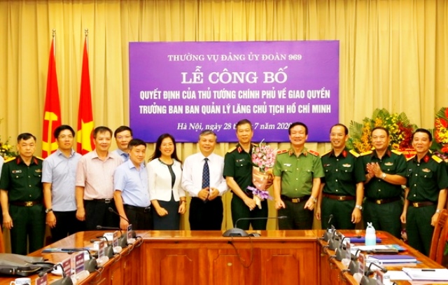 Công bố quyết định của Thủ tướng Chính phủ về công tác cán bộ