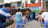 Hà Nội Người dân trở về từ Đà Nẵng xếp hàng chờ xét nghiệm nhanh COVID-19
