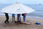 Phát hiện thi thể phụ nữ mặc đồ bơi trôi nổi trên bãi tắm