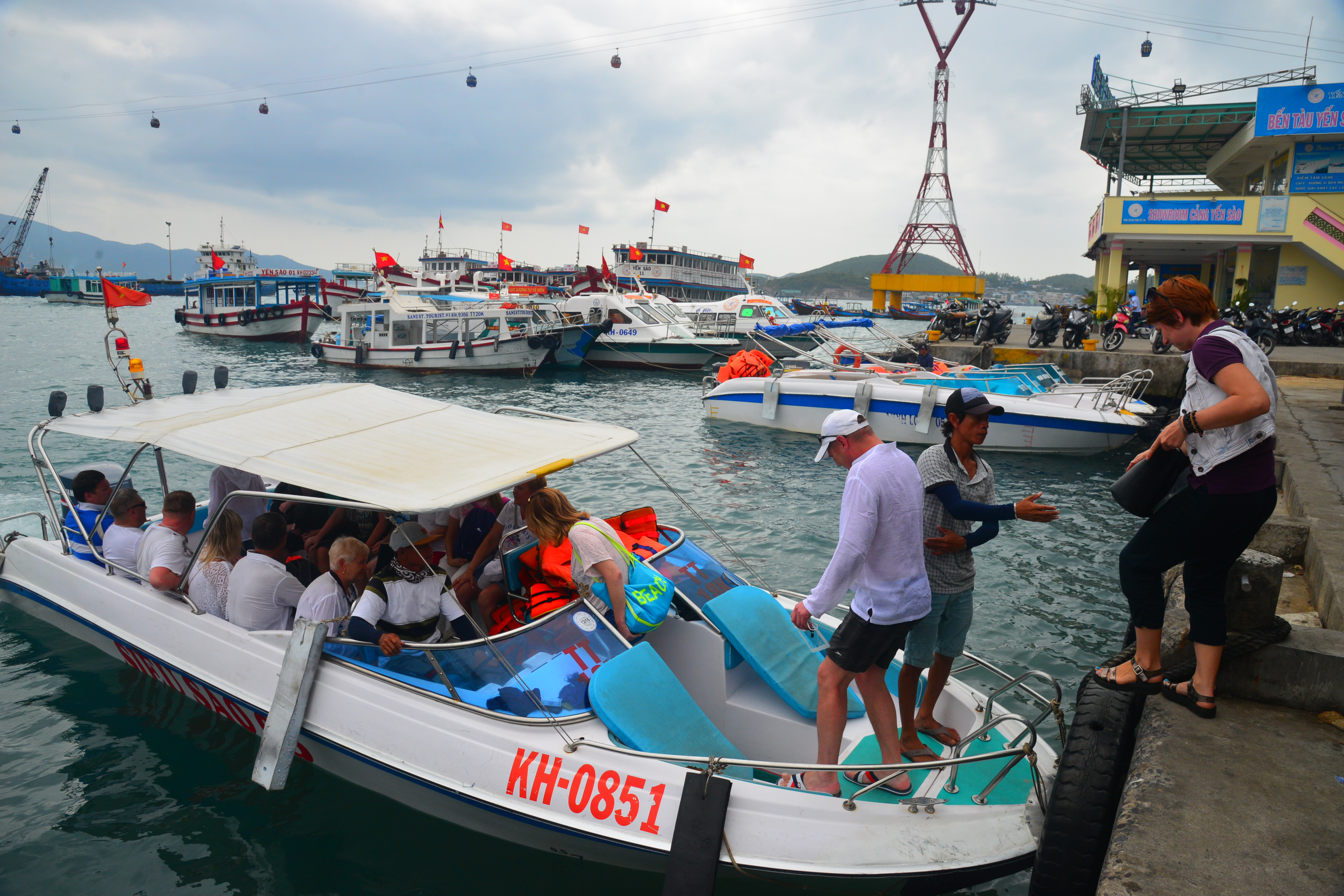 Yêu cầu thu hồi văn bản chống dịch “cầm đèn chạy trước ô tô” của Phó Chủ tịch phường