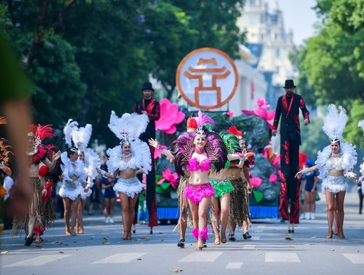 Tạm dừng lễ hội, hoạt động đông người tại khu vực hồ Hoàn Kiếm