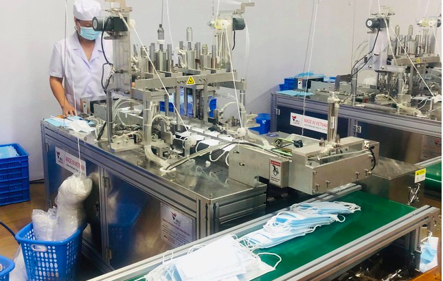 Triệt phá phân xưởng sản xuất hàng chục nghìn khẩu trang không có lớp kháng khuẩn