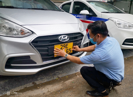 Taxi công nghệ chưa thể đổi biển số vàng