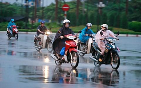 Mưa dông tiếp tục bao trùm miền Bắc, đề phòng thời tiết nguy hiểm