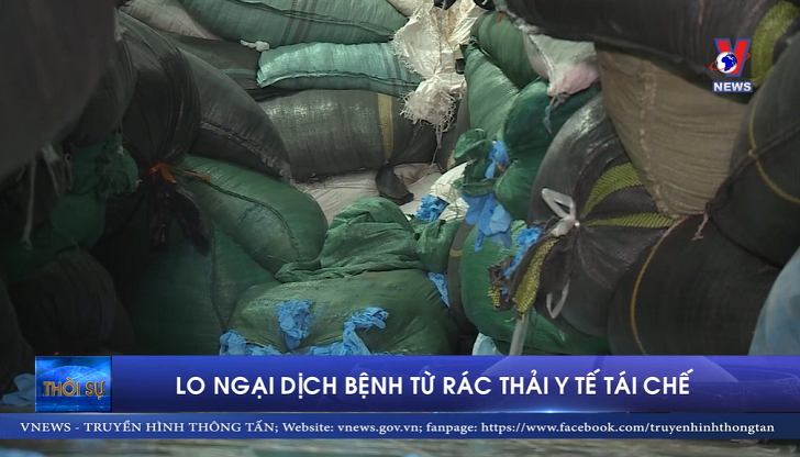 Phát hiện đường dây tái chế hàng chục tấn găng tay, khẩu trang “bẩn”