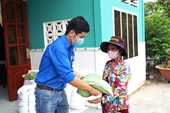 Tuổi trẻ VKSND TP Cần Thơ tặng 1 tấn gạo hỗ trợ phòng, chống COVID-19