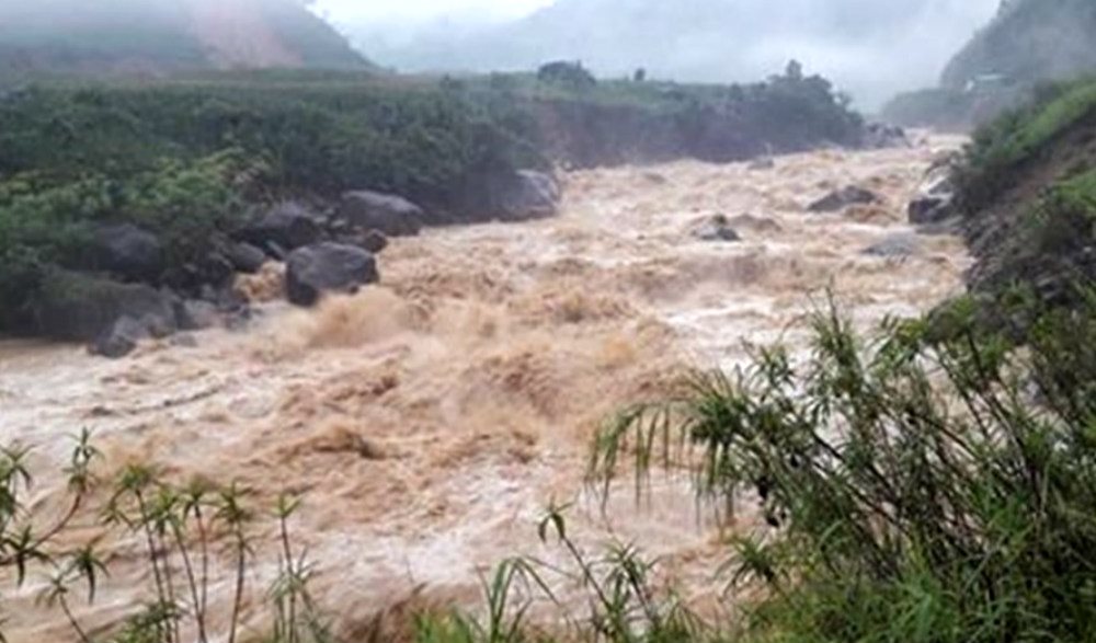 Vùng núi Bắc Bộ mưa lớn, cảnh báo lũ quét và sạt lở đất
