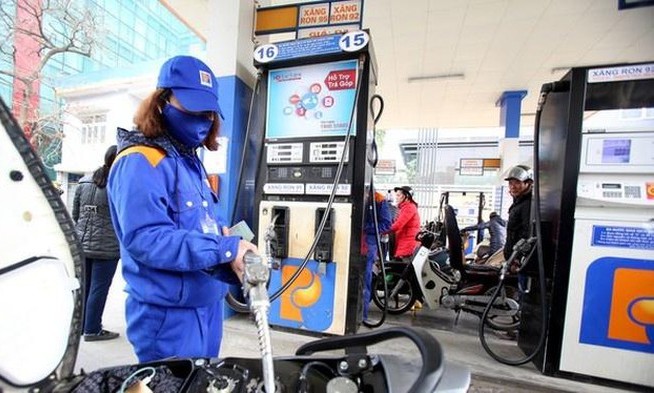 Xăng E5RON92 giữ nguyên giá, các mặt hàng xăng dầu khác giảm nhẹ