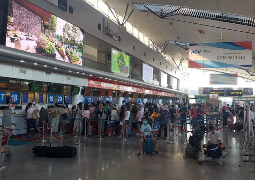 Đưa 1 695 du khách mắc kẹt rời Đà Nẵng