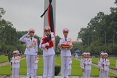 Lễ treo cờ rủ Quốc tang nguyên Tổng Bí thư Lê Khả Phiêu tại Lăng Chủ tịch Hồ Chí Minh