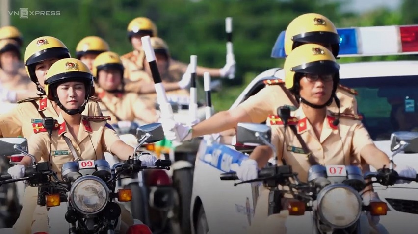 58 nữ CSGT trình diễn kỹ năng chạy xe đặc chủng