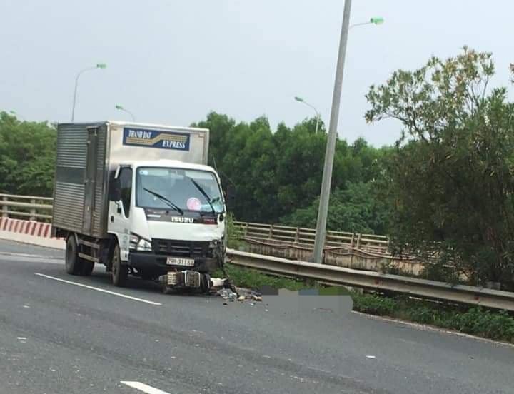 Nam thanh niên tử vong trên Đại lộ Thăng Long