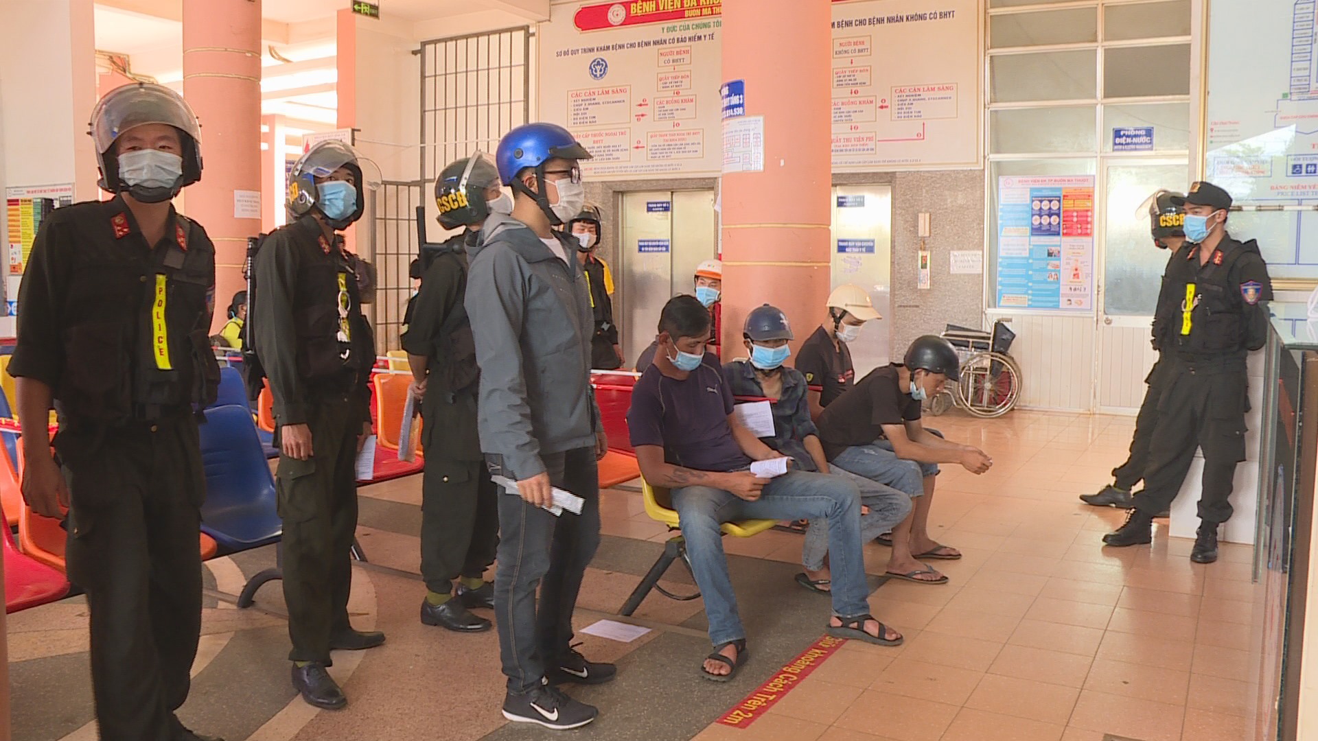 Phát hiện hàng chục lái xe dương tính với ma túy l