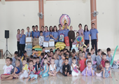 Chi đoàn VKSND tỉnh Đắk Lắk thăm, tặng quà các cháu mồ côi ở chùa Bửu Thắng