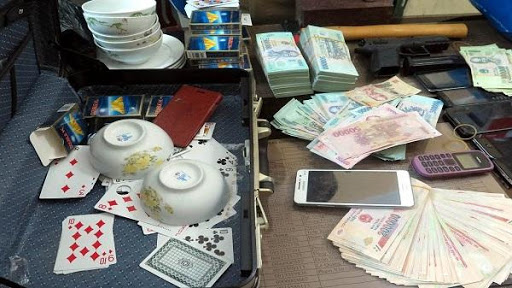 Bắt Chủ tịch HĐND đánh bạc tại nhà Trưởng Đài phát thanh xã