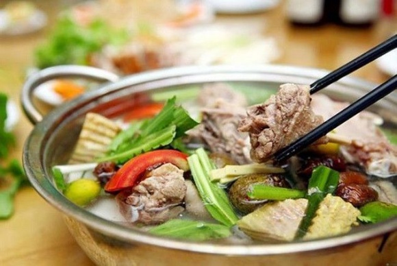 Vào bếp làm món vịt om sấu đãi cả nhà cuối tuần