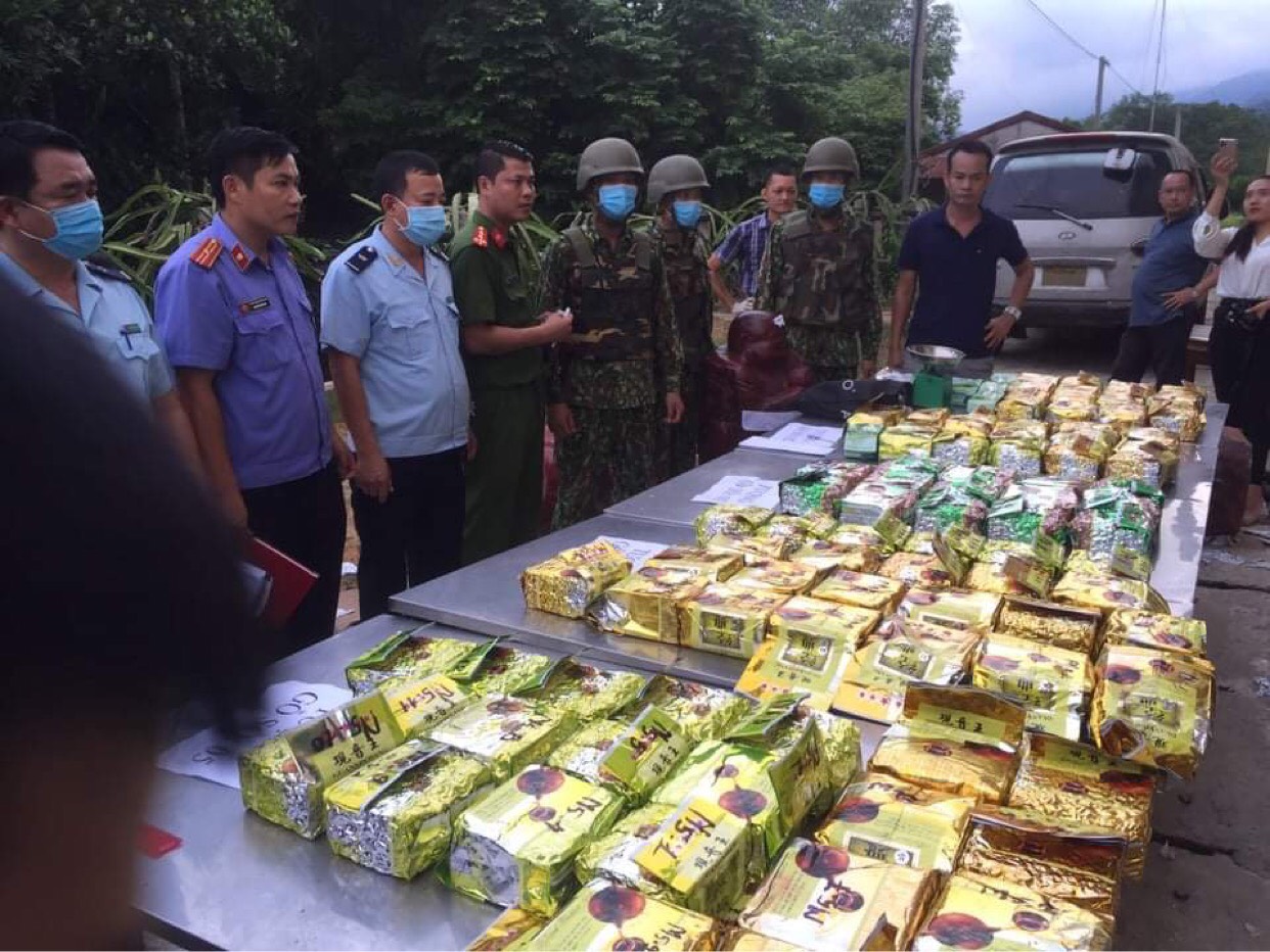 Thu giữ hàng trăm kg ma túy trong 11 pho tượng gỗ