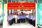 VKSND tỉnh An Giang trao tặng nhà “Nghĩa tình đồng nghiệp”