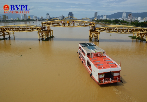 Độc đáo cảnh biến hình cây cầu lâu đời nhất Đà Nẵng