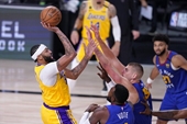 Lakers hưởng 24 quả ném phạt trong một hiệp