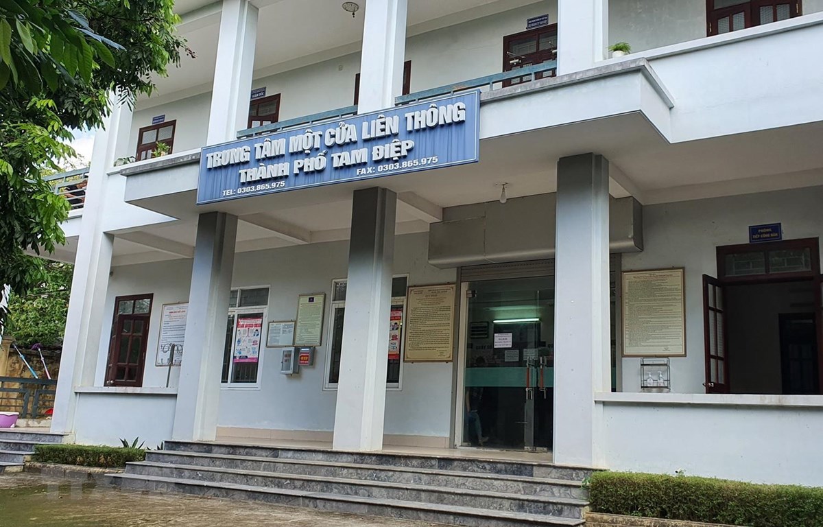 Giám đốc và nhân viên Văn phòng Đăng ký đất đai Tam Điệp bị bắt