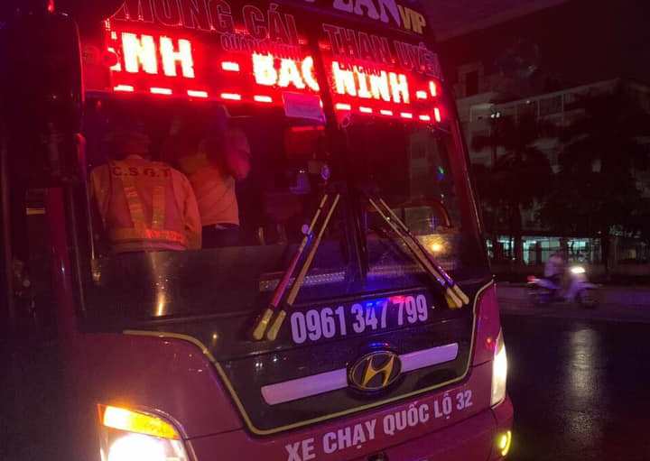 “Nhồi, nhét” 60 người trên xe 45 chỗ, xe khách bị phạt nặng