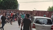 6 học sinh ở Hà Nội bị thương trong vụ tàu hỏa đâm xe đưa đón