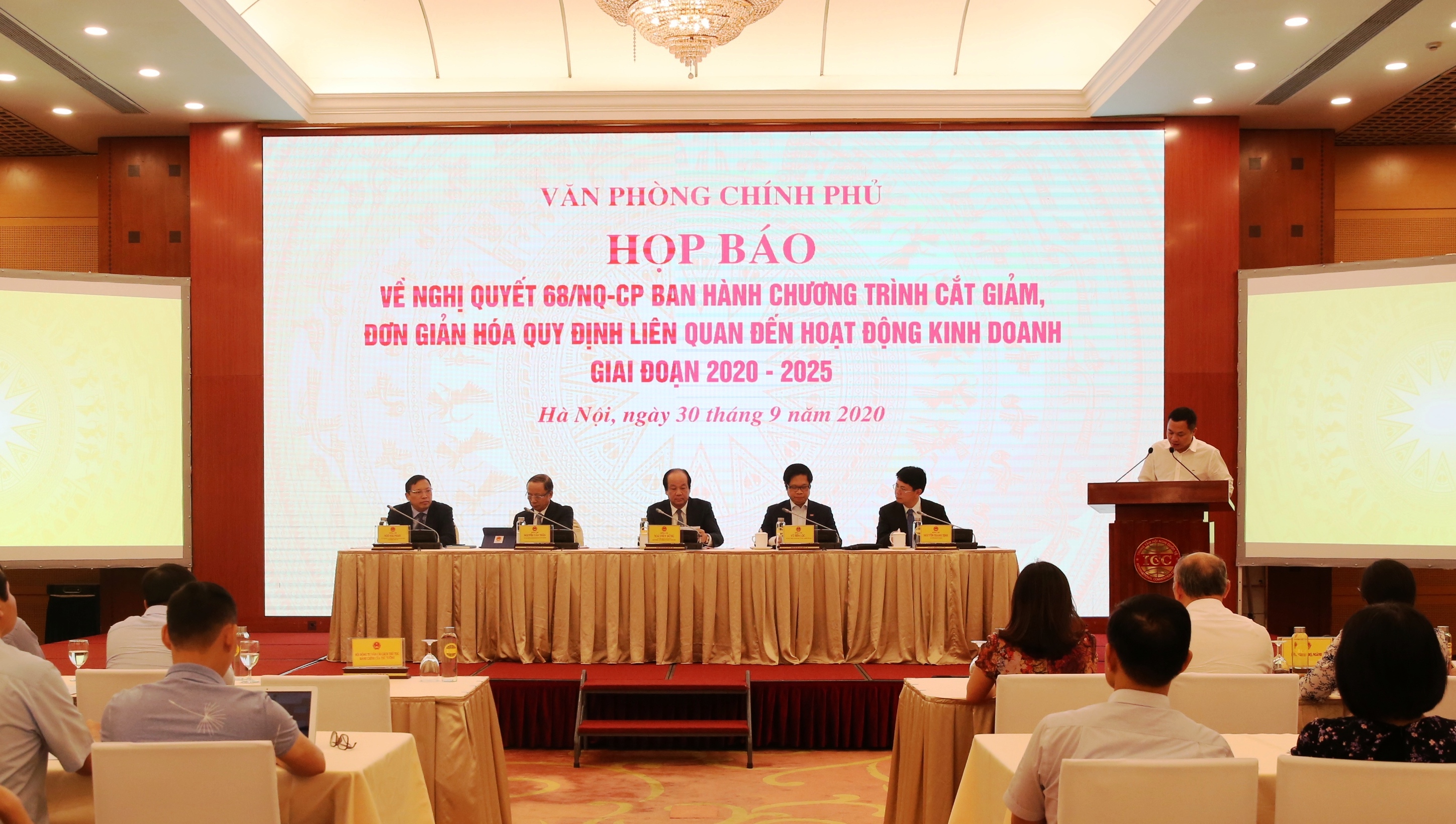 Đang có tình trạng cắt bỏ quy định này lại mọc ra quy định khác