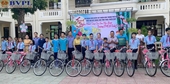 Chi đoàn VKSND thành phố Huế trao tặng 30 chiếc xe đạp cho học sinh nghèo