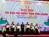 Nguyên Phó Viện trưởng VKSND tỉnh Tiền Giang đón nhận Huân chương Lao động