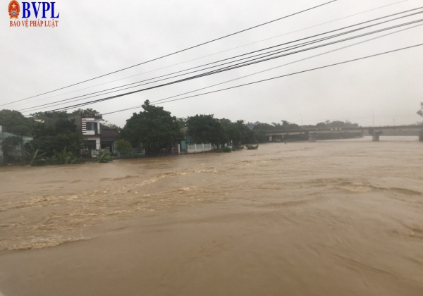 Tang thương khúc ruột miền trung giữa mùa lũ