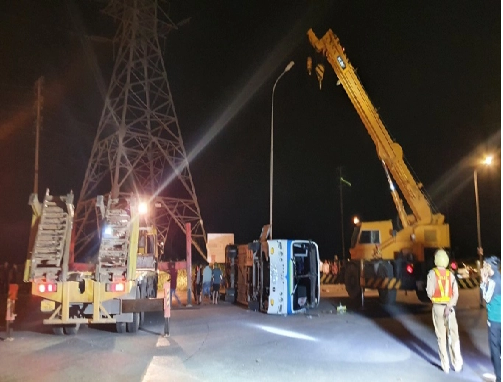 Xe chở 40 công nhân bị lật ở Quảng Ninh, 16 người thương vong