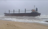 Tàu cá 28 000 tấn cùng 20 thuyền viên gặp nạn ở bờ biển Quảng Bình