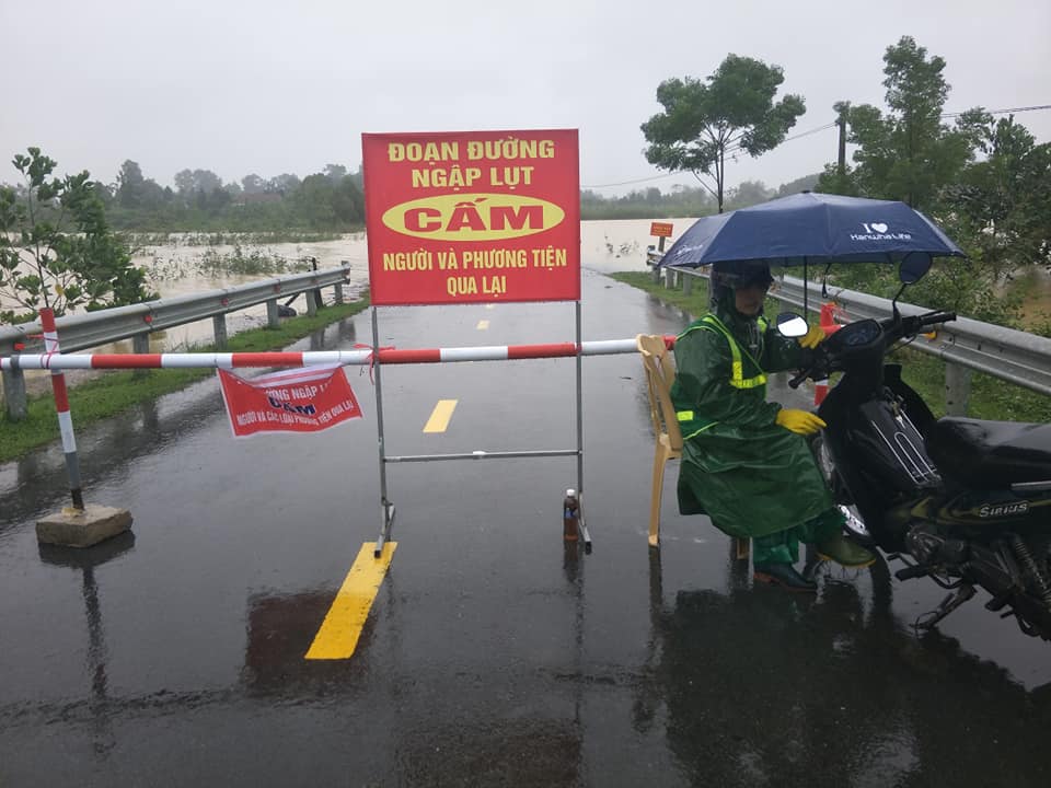 Mưa lũ phức tạp, hơn 200 000 học sinh Hà Tĩnh phải nghỉ học