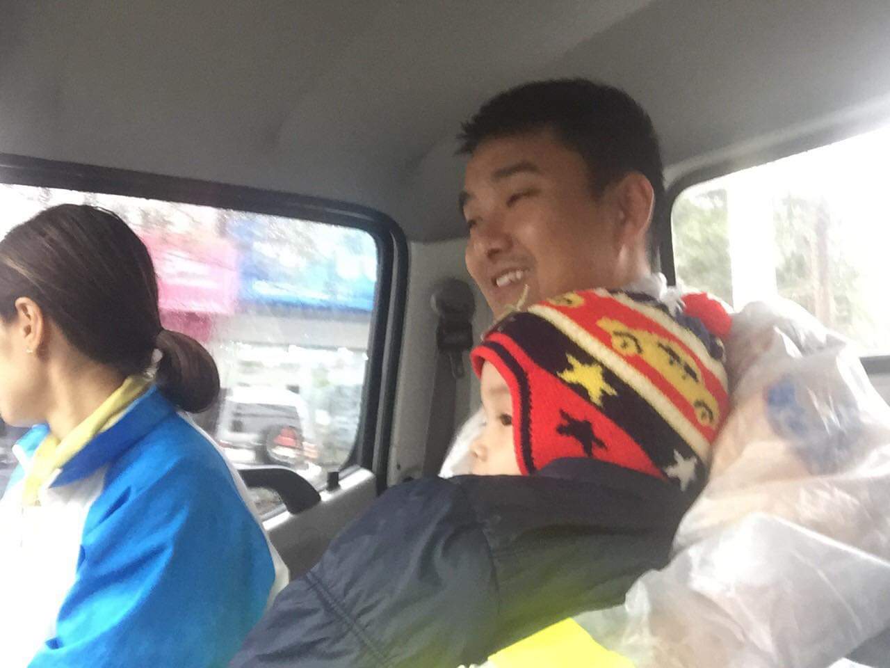 Công an vượt lũ, đưa sản phụ đi sinh an toàn