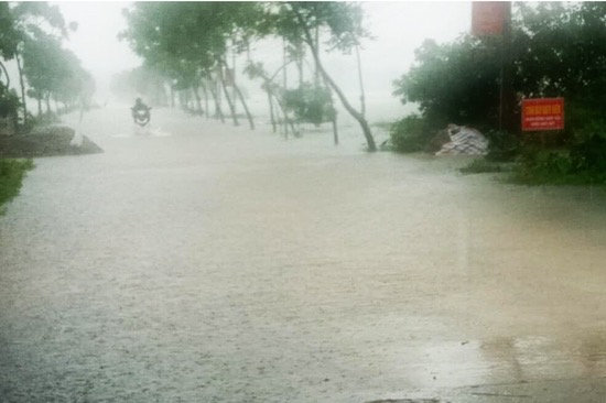 Miền Bắc lạnh sâu hơn, miền Trung ngập chìm trong mưa lũ