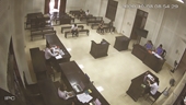 Đấu tranh tại phiên tòa trong vụ án bị cáo sử dụng “quyền im lặng”