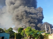 Cháy lớn bao trùm khu nhà xưởng 1 500m2 tại Bình Dương