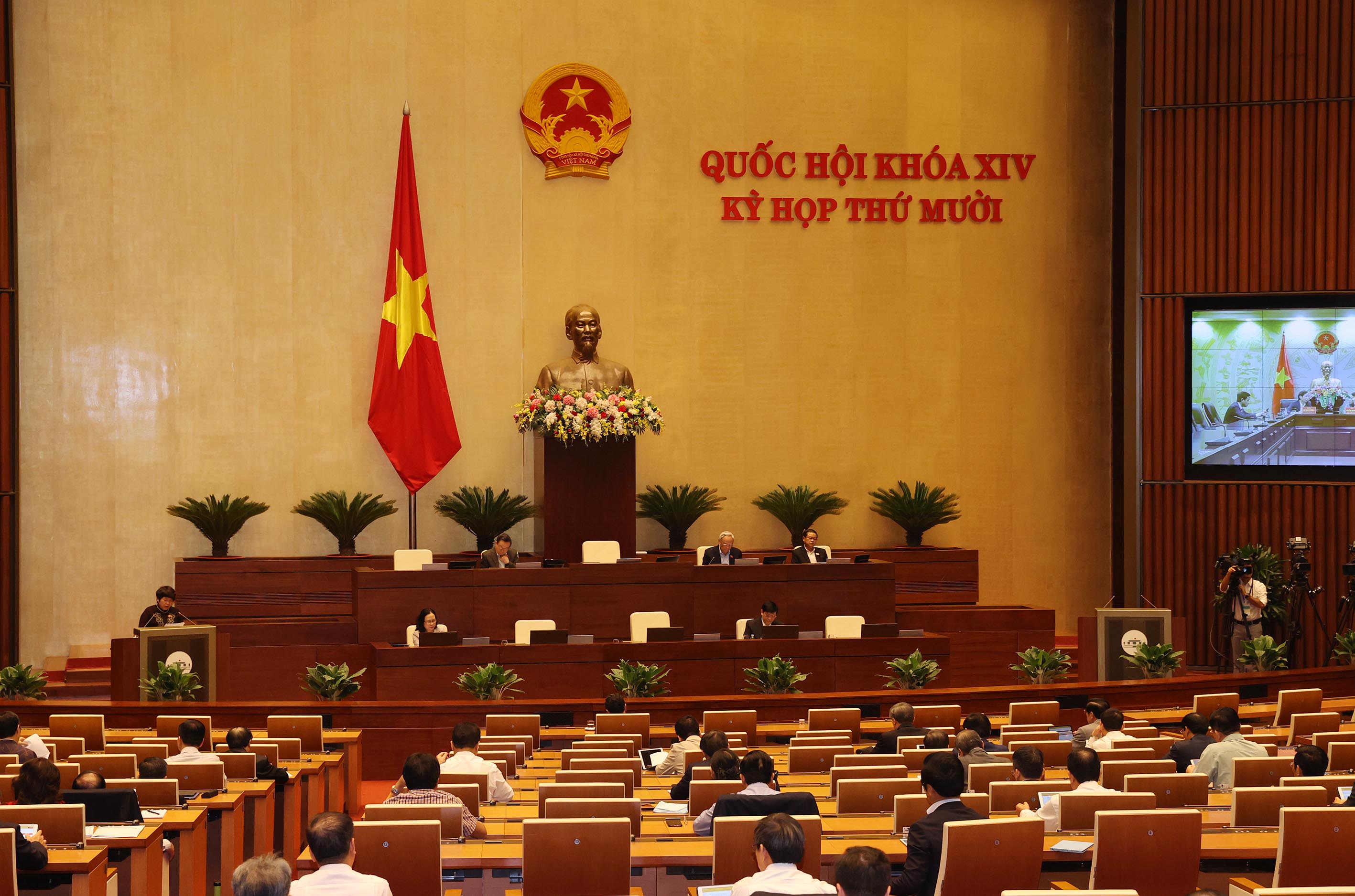 Người bị nhiễm HIV phải thông báo cho người chuẩn bị kết hôn biết