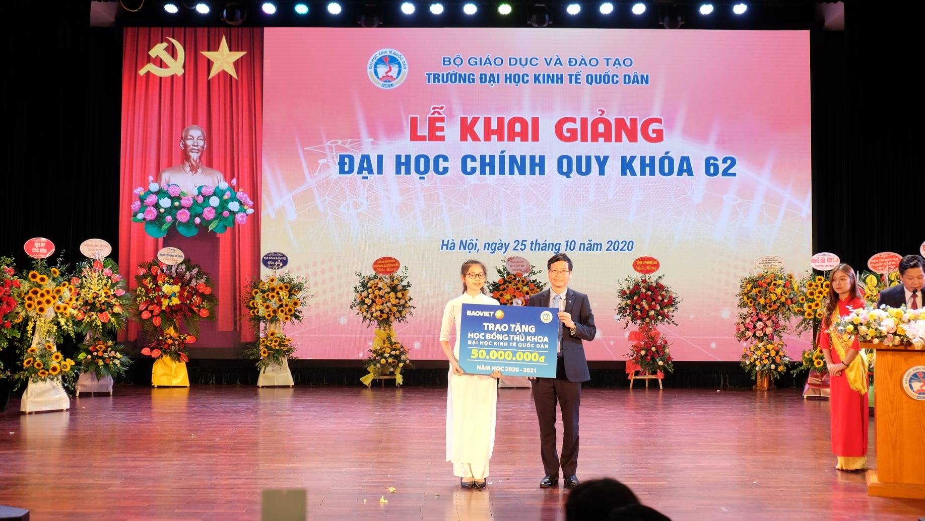 Học bổng “Bảo Việt - Niềm tin thắp sáng tương lai” đồng hành cùng sinh viên trường Đại học Kinh tế Quốc dân năm thứ 6 liên tiếp
