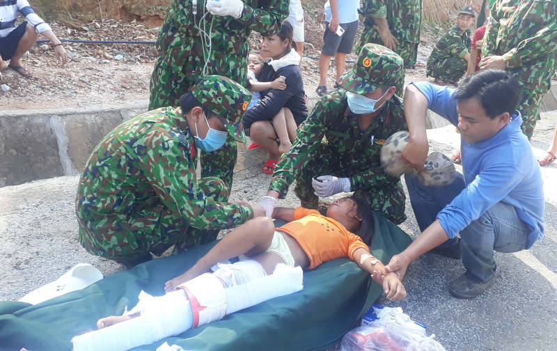 Tiếng khóc xé lòng của bé gái trong vụ sạt lở đất ở Trà Leng